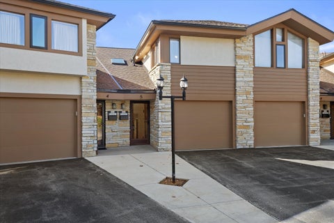 Photo of N89W16323 Main St, Menomonee Falls, WI 53051 (MLS # 1985297)