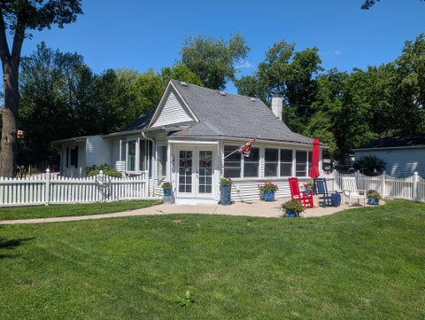 Photo of 2432 North Shore Dr, Delavan, WI 53115 (MLS # 1967852)