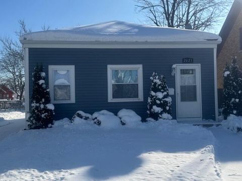 Photo of 2621 Lincoln Rd, Kenosha, WI 53143 (MLS # 1947041)