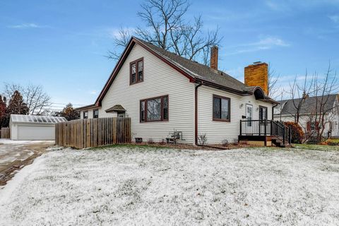 Photo of 412 N Chicago Ave, South Milwaukee, WI 53172 (MLS # 1946524)
