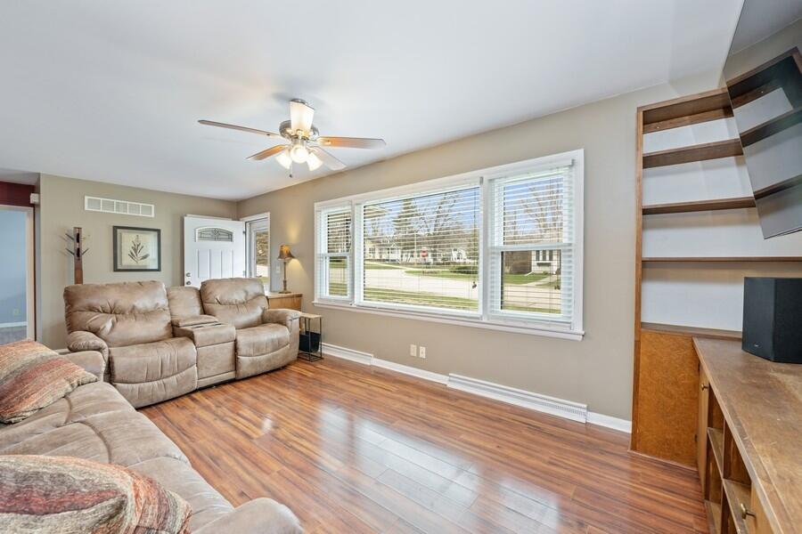 Williams Bay, Wisconsin 53191, United States, 2 Bedrooms Bedrooms, ,1 BathroomBathrooms,Residential,Pending,110633