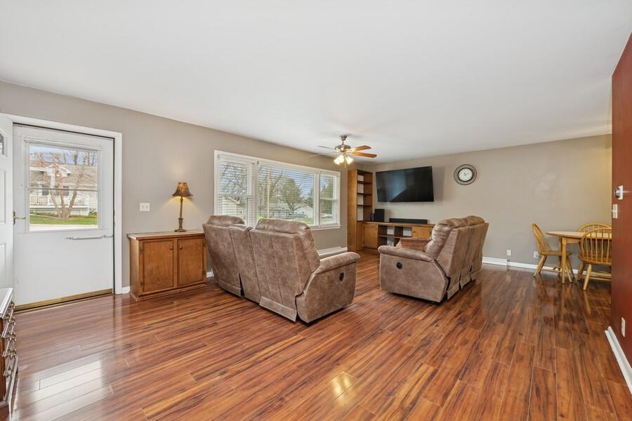 Williams Bay, Wisconsin 53191, United States, 2 Bedrooms Bedrooms, ,1 BathroomBathrooms,Residential,Pending,110633