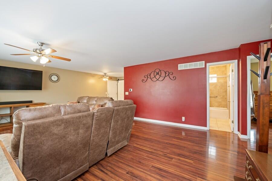 Williams Bay, Wisconsin 53191, United States, 2 Bedrooms Bedrooms, ,1 BathroomBathrooms,Residential,Pending,110633