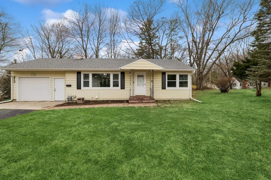 Williams Bay, Wisconsin 53191, United States, 2 Bedrooms Bedrooms, ,1 BathroomBathrooms,Residential,Pending,110633