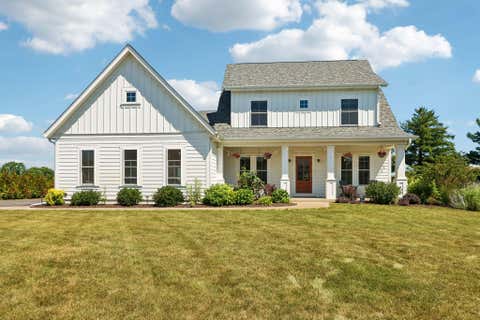 Photo of N52w30598 Moraine Dr, Merton, WI 53029 (MLS # 1972375)