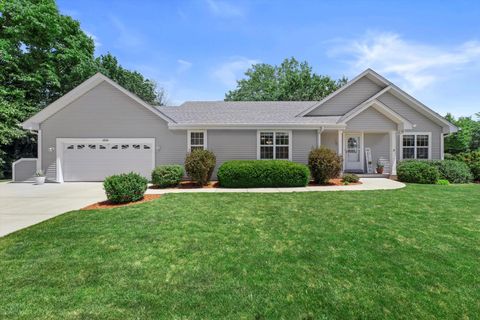 Photo of 10724 S Christina Ct, Oak Creek, WI 53154 (MLS # 1923649)