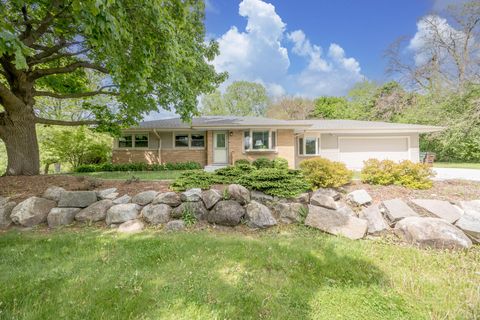 Photo of 1401 S Westbrooke Pkwy, New Berlin, WI 53146 (MLS # 1963472)