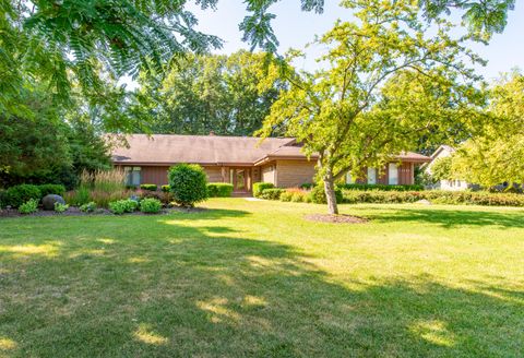 Photo of 17855 St James Rd, Brookfield, WI 53045 (MLS # 1930596)