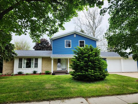 Photo of 942 Mulberry St, Lake Mills, WI 53551 (MLS # 1963056)