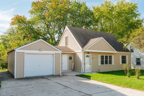 Photo of 12207 W Bluemound Rd, Wauwatosa, WI 53226 (MLS # 1938234)