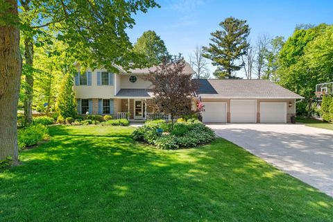 Photo of 602 Wild Oak Dr, Manitowoc, WI 54220 (MLS # 1966124)