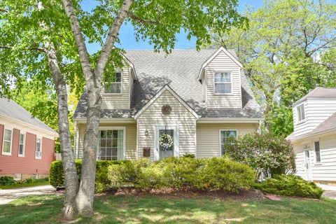 Photo of 1161 Elm Lawn St, Wauwatosa, WI 53213 (MLS # 1963923)