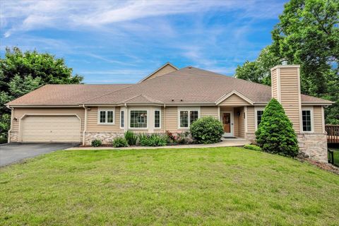 Photo of 2855 River Birch Dr, Brookfield, WI 53045 (MLS # 1923738)