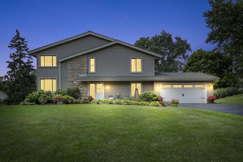Photo of 6525 S Carroll Cir, Franklin, WI 53132 (MLS # 1930954)