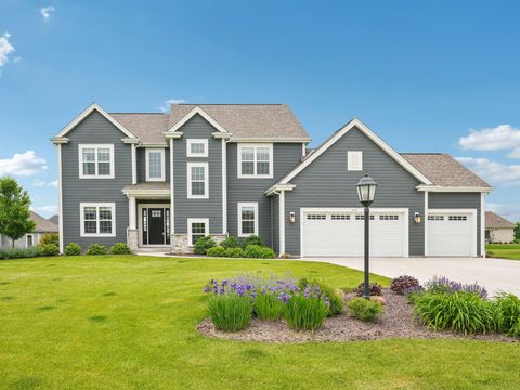 Photo of 8975 W Eagle Ct, Mequon, WI 53097 (MLS # 1919379)