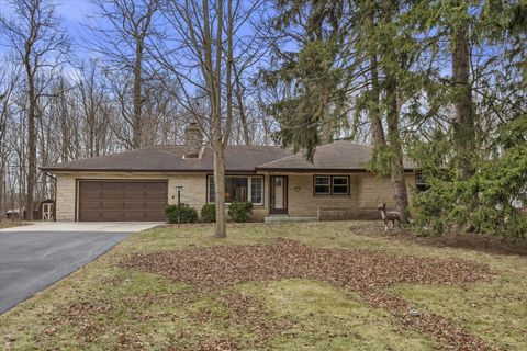 Photo of 4007 W Southland Dr, Franklin, WI 53132 (MLS # 1951645)