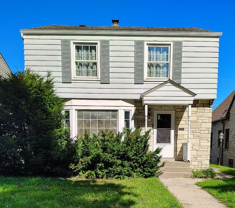 Photo of 3916 W Oklahoma Ave, Milwaukee, WI 53215 (MLS # 1984101)