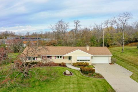 Photo of 17260 Windemere Rd, Brookfield, WI 53045 (MLS # 1943507)