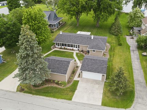 Photo of 6121 Black Wolf Point Rd, Black Wolf, WI 54902 (MLS # 1968390)