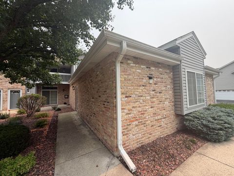 Photo of 9131 S Aspen Dr, Oak Creek, WI 53154 (MLS # 1972407)
