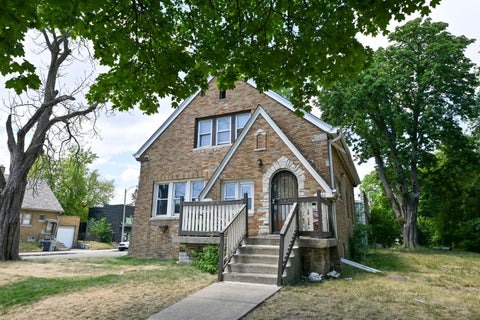Photo of 3103 N 28th St, Milwaukee, WI 53216 (MLS # 1984992)