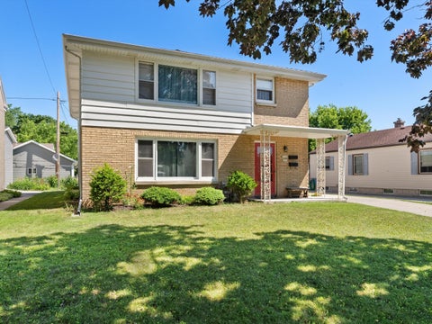 Photo of 2216 La Follette Ave, Manitowoc, WI 54220 (MLS # 1970506)