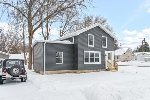 Photo of 203 N Mill St, Waupun, WI 53963 (MLS # 1950598)