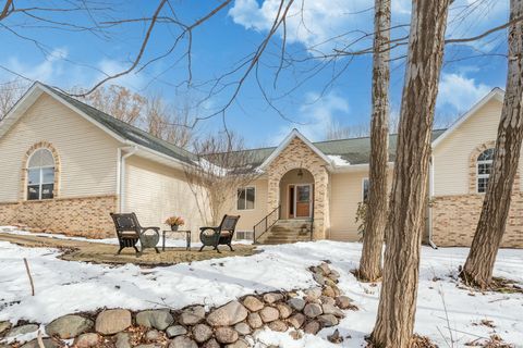 Photo of 762 Valley Forge Dr, Slinger, WI 53086 (MLS # 1954754)