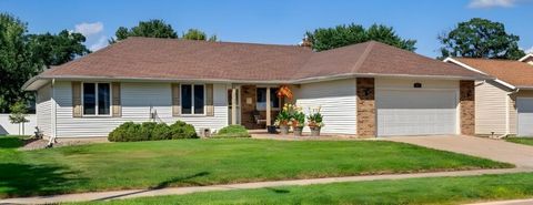 Photo of 613 Ridgeview Dr, Onalaska, WI 54650 (MLS # 1955728)