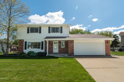 Photo of 13935 W Thomas Dr, New Berlin, WI 53151 (MLS # 1962381)