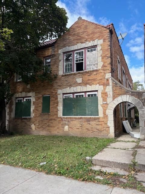 Photo of 2510 W Juneau Ave, Milwaukee, WI 53208 (MLS # 1941688)