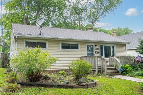 Photo of 7822 W Palmetto Ave, Milwaukee, WI 53218 (MLS # 1976517)