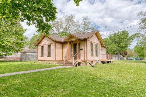 Photo of 826 W Walworth Ave, Whitewater, WI 53190 (MLS # 1961863)