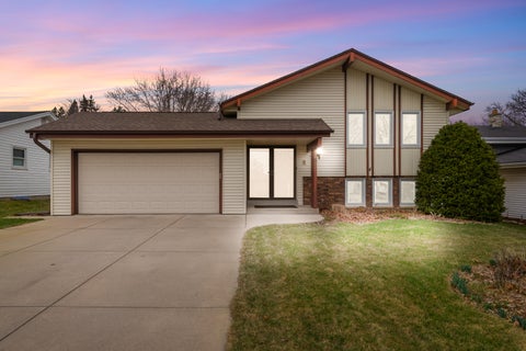 Photo of 3004 17th Pl, South Milwaukee, WI 53172 (MLS # 1912538)