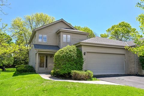 Photo of 10702 N De La Warr Cir, Mequon, WI 53092 (MLS # 1919632)
