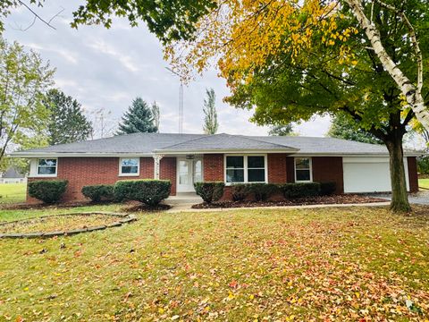 Photo of 1025 W Puetz Rd, Oak Creek, WI 53154 (MLS # 1940147)
