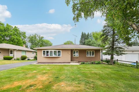 Photo of 810 Summit Ave, Waukesha, WI 53188 (MLS # 1967088)