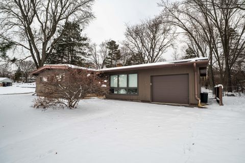 Photo of 18400 Beverly Hills Dr, Brookfield, WI 53045 (MLS # 1944950)