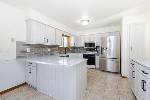 Photo of 2006 Garland Ave, Waukesha, WI 53188 (MLS # 1944087)