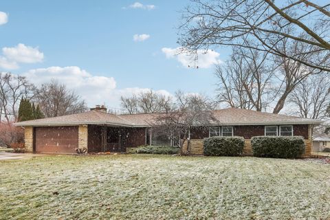 Photo of 21840 Greendale Dr, Brookfield, WI 53186 (MLS # 1953492)