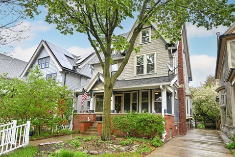 Photo of 2834 N Hackett Ave, Milwaukee, WI 53211 (MLS # 1922023) Photo of 2834 N Hackett Ave, Milwaukee, WI 53211 (MLS # 1922023)
