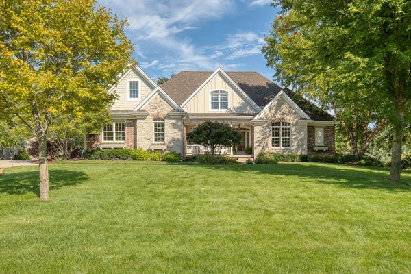 2120 CARRIAGE HILLS DR, DELAFIELD, WI 53018 - Image 773cfdeae14beb0716acf2233bb5a10a/2933217018