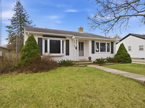 Photo of 511 Oak St, Manitowoc, WI 54220 (MLS # 1958749)