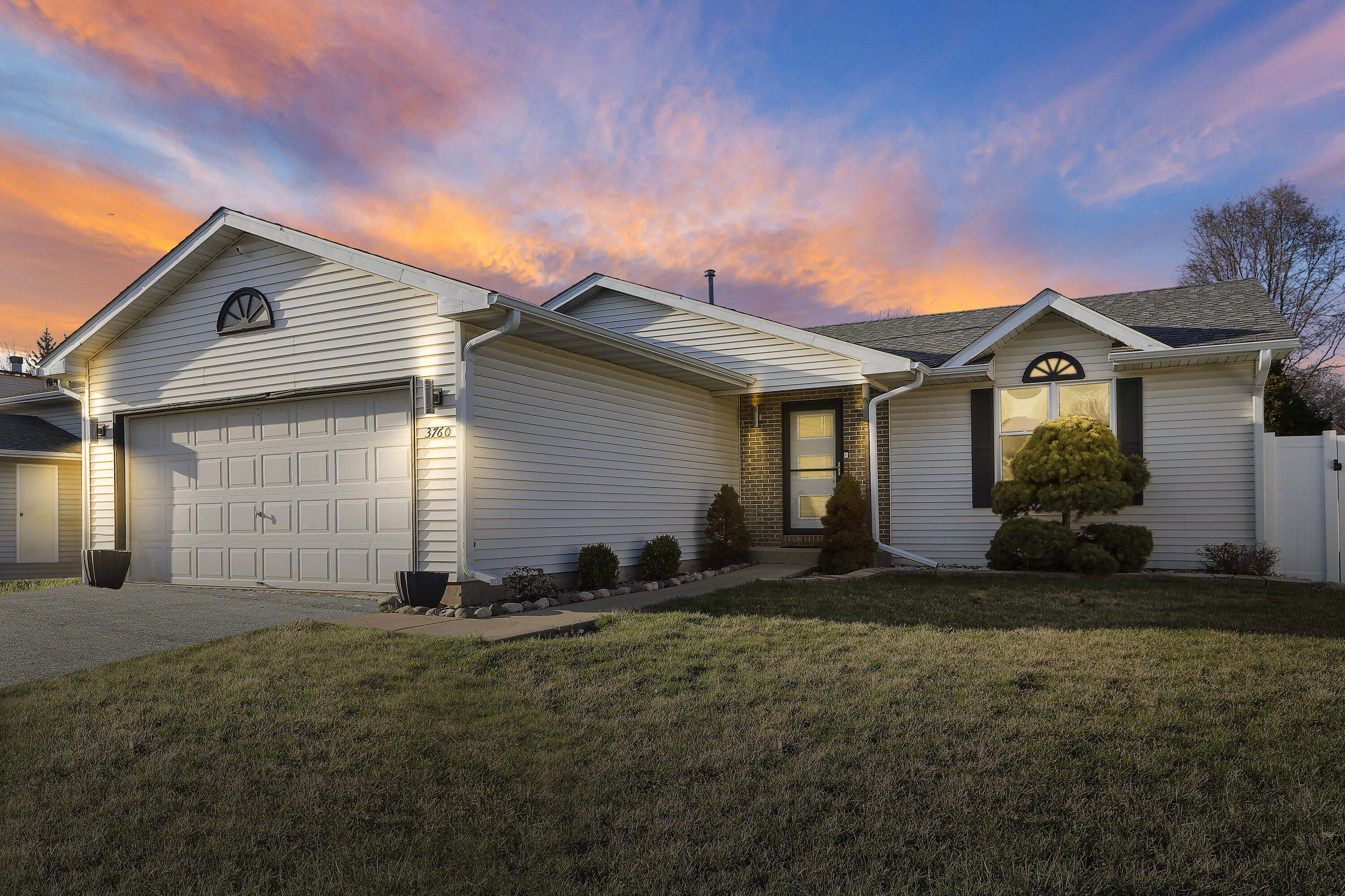 Pleasant Prairie, Wisconsin 53158, United States, 3 Bedrooms Bedrooms, ,2 BathroomsBathrooms,Residential,Pending,99272