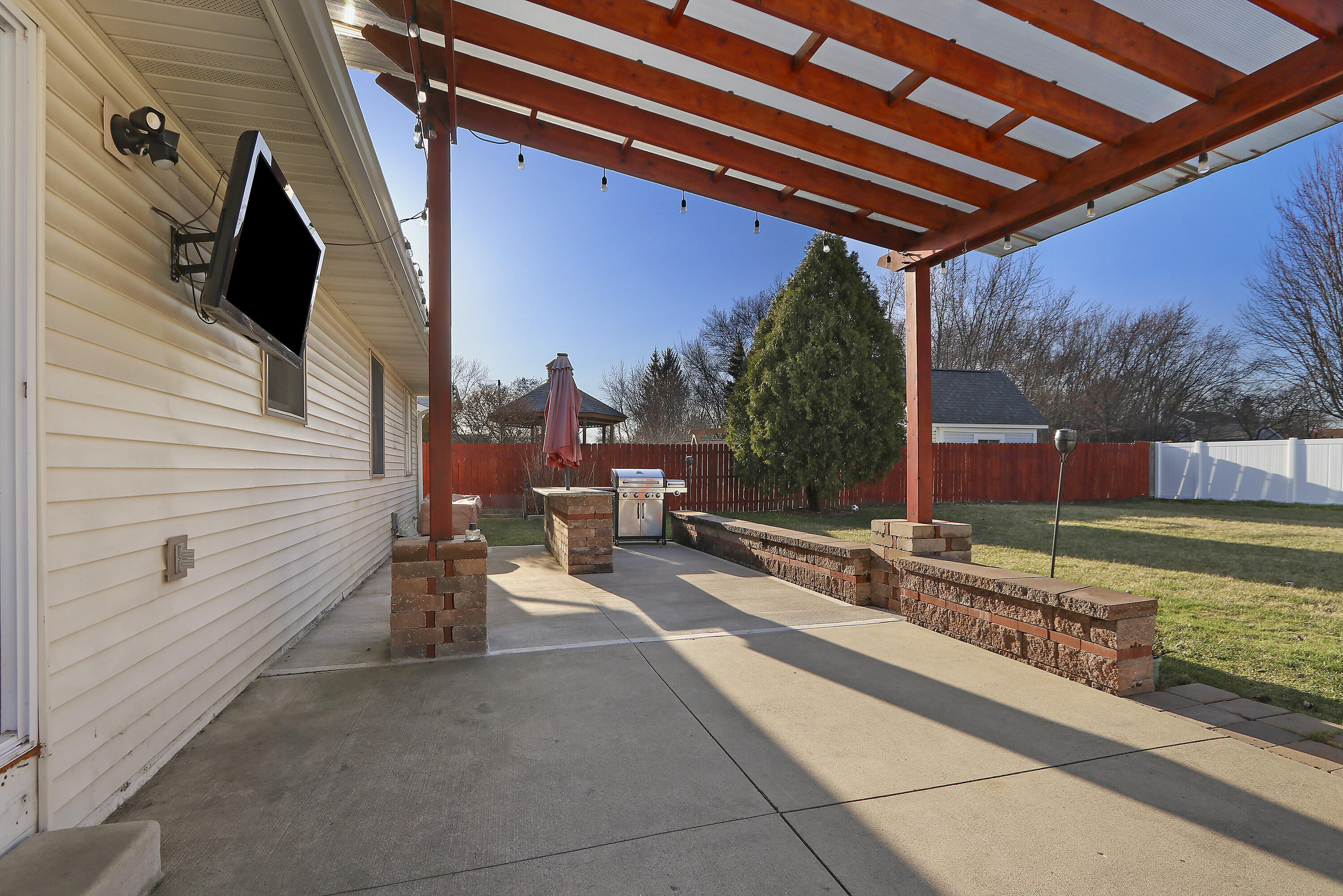 Pleasant Prairie, Wisconsin 53158, United States, 3 Bedrooms Bedrooms, ,2 BathroomsBathrooms,Residential,Pending,99272