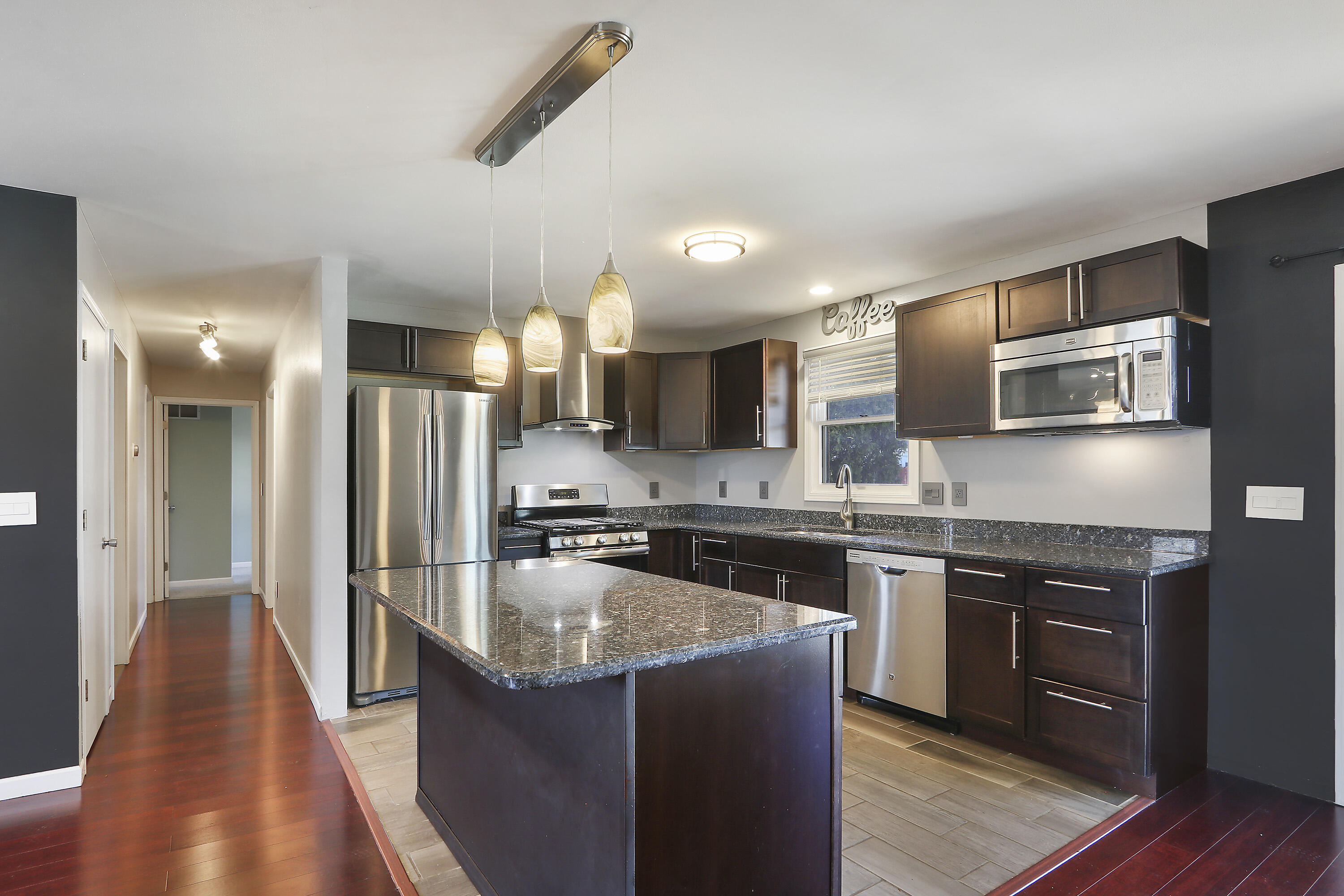 Pleasant Prairie, Wisconsin 53158, United States, 3 Bedrooms Bedrooms, ,2 BathroomsBathrooms,Residential,Pending,99272