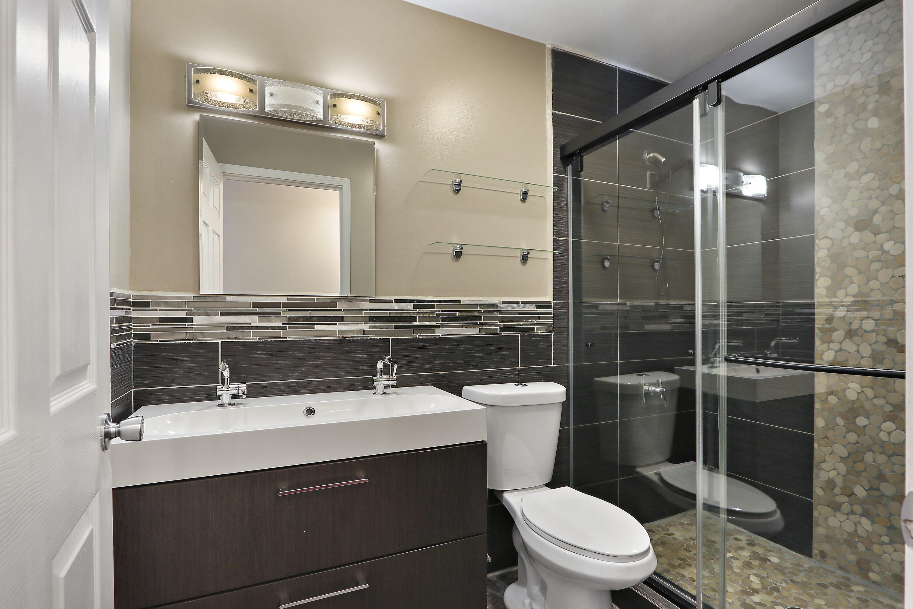 Pleasant Prairie, Wisconsin 53158, United States, 3 Bedrooms Bedrooms, ,2 BathroomsBathrooms,Residential,Pending,99272