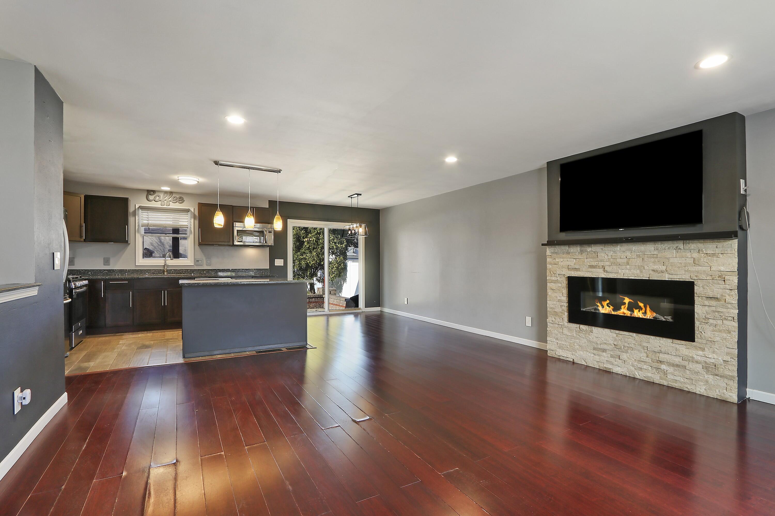 Pleasant Prairie, Wisconsin 53158, United States, 3 Bedrooms Bedrooms, ,2 BathroomsBathrooms,Residential,Pending,99272