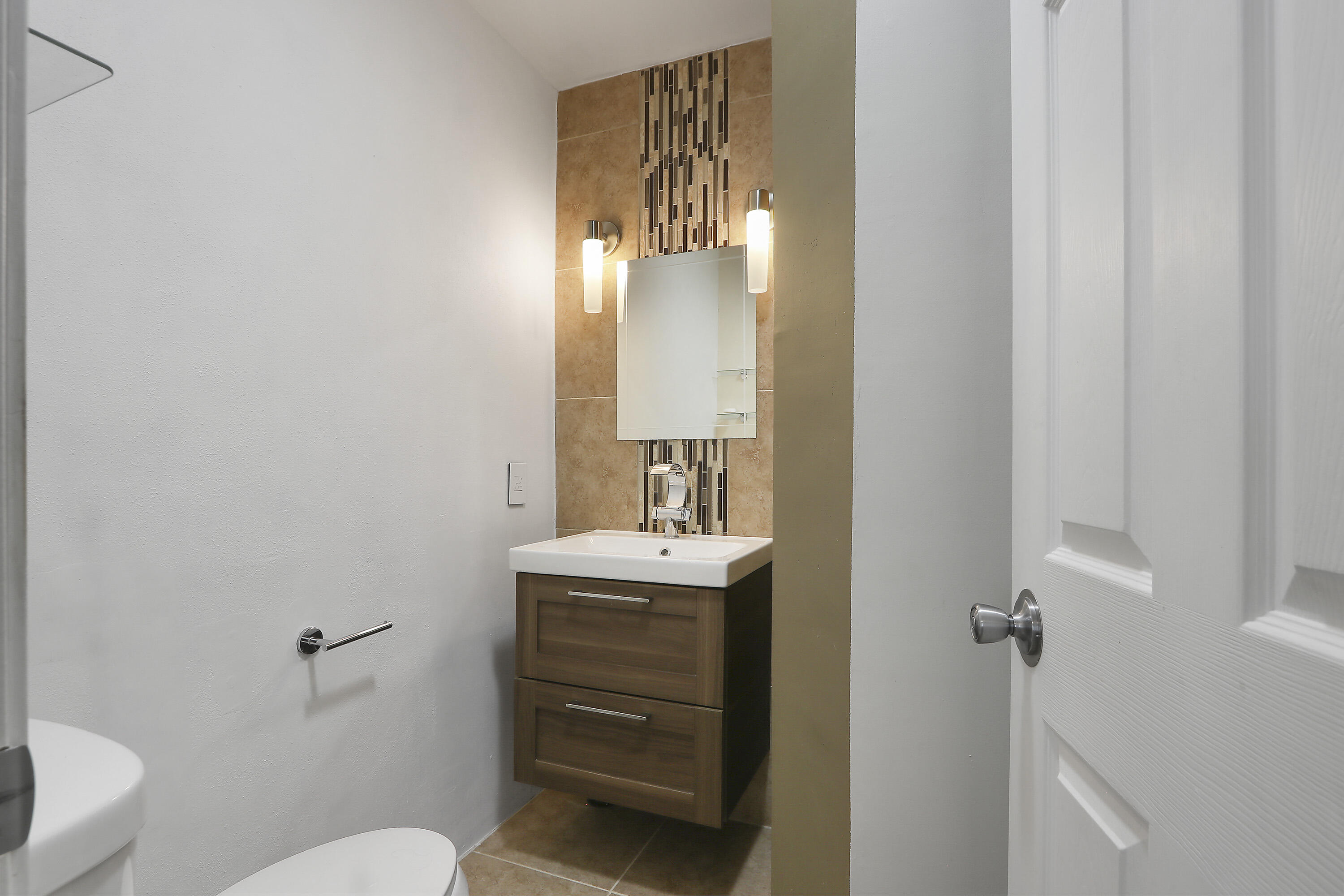 Pleasant Prairie, Wisconsin 53158, United States, 3 Bedrooms Bedrooms, ,2 BathroomsBathrooms,Residential,Pending,99272