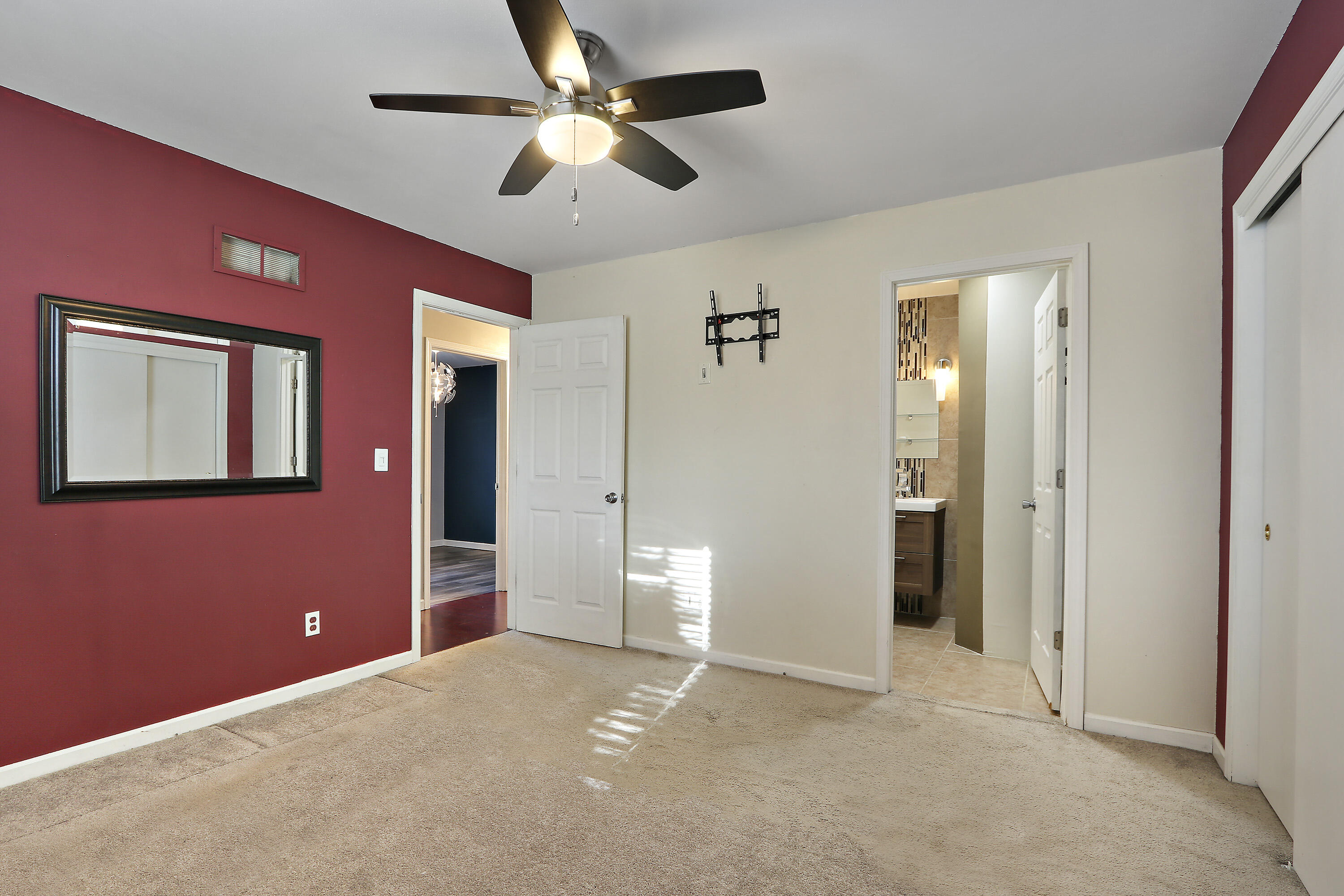 Pleasant Prairie, Wisconsin 53158, United States, 3 Bedrooms Bedrooms, ,2 BathroomsBathrooms,Residential,Pending,99272